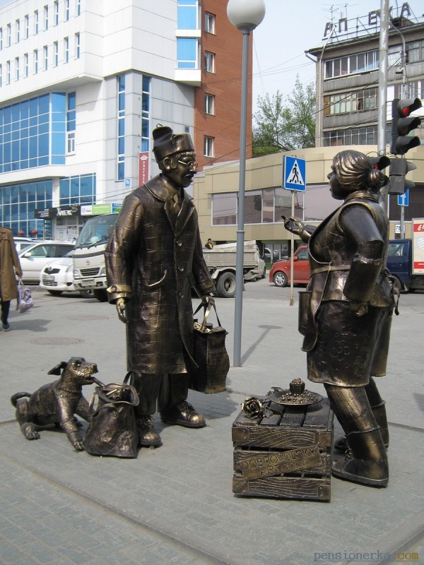 Памятник продавцу и покупателю в Новосибирске